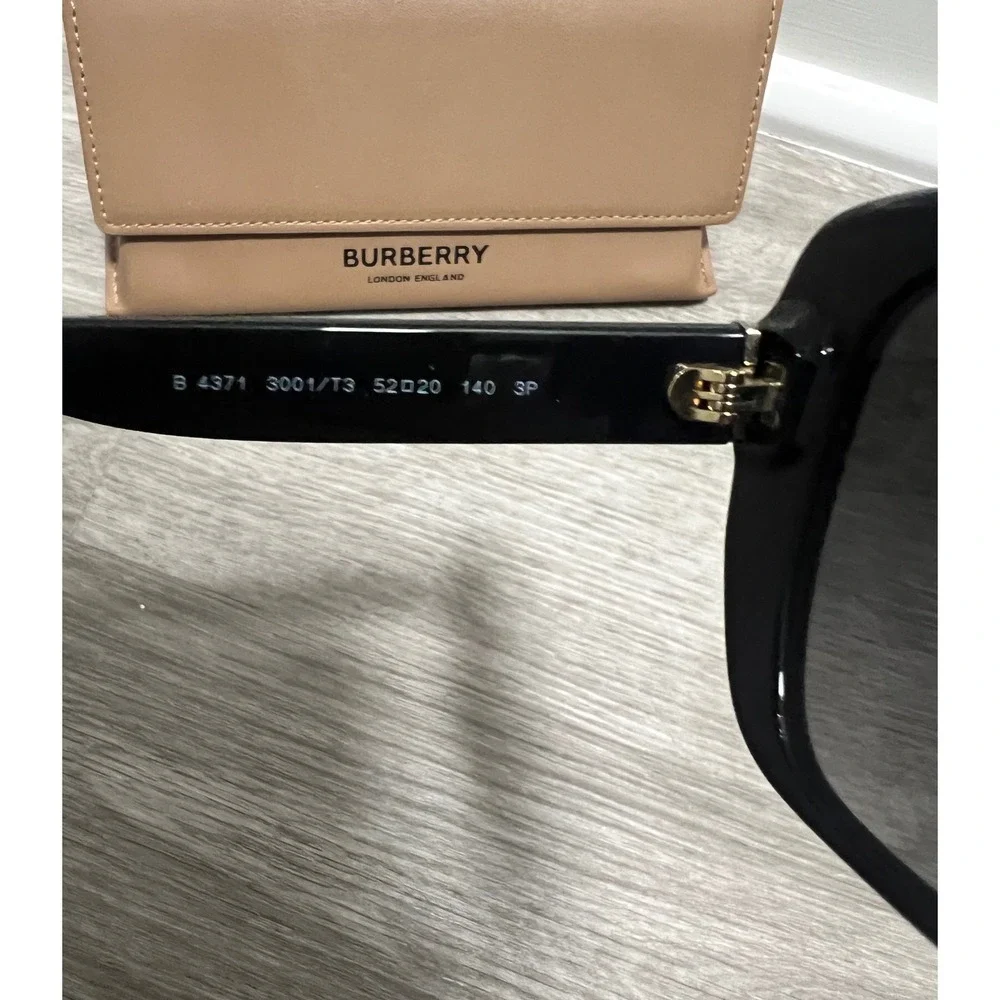 Burberry Helena BE4371 Sunglasses Black Polarized Gradient‎ Lenses